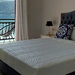 Hotel Celebrity