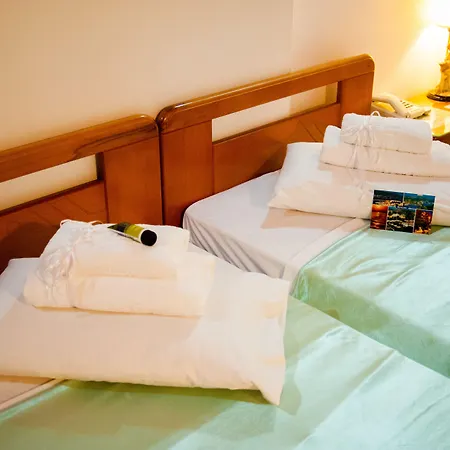 Celebrity アルゴストリオン